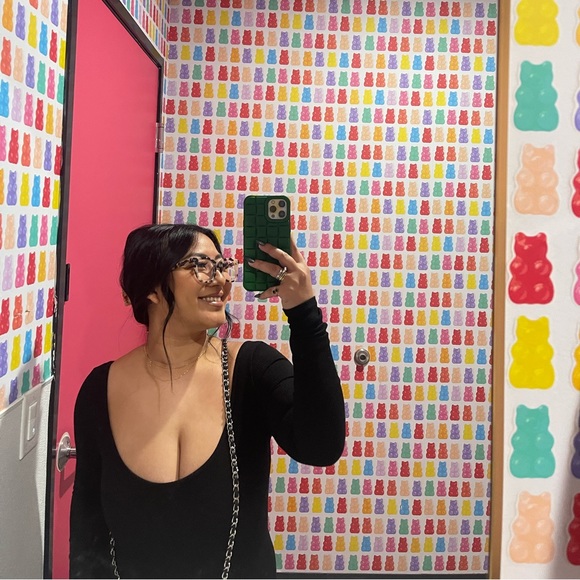 Meet your Posher, Alexi - Picture 4 of 6